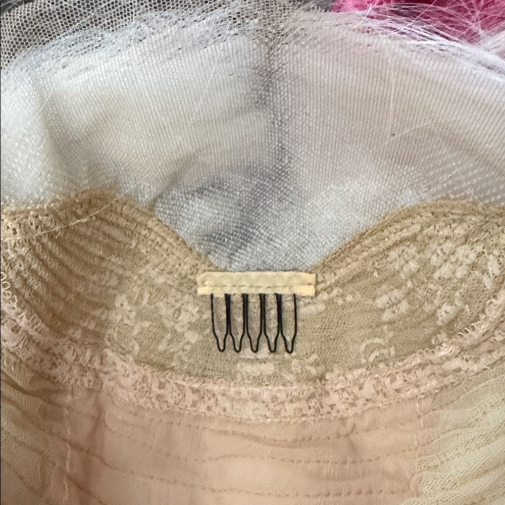 Elegant White Wavy Hair Wig - Picture 6 of 6